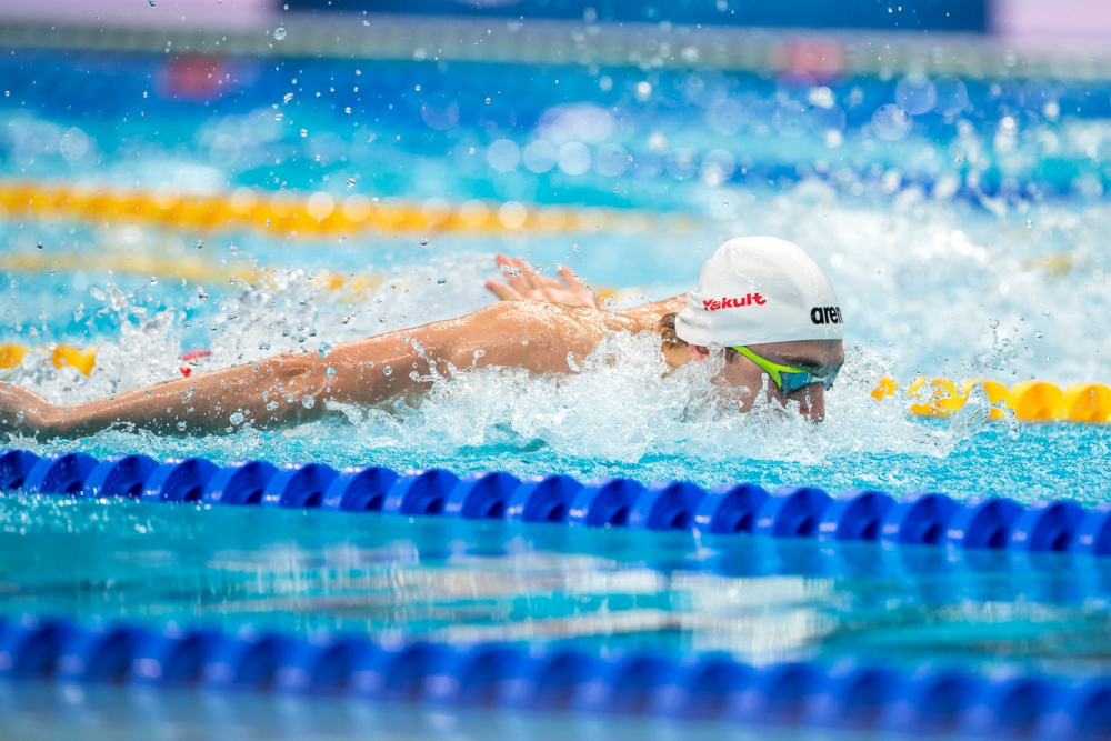 Kình ngư 19 tuổi phá kỷ lục bơi 200m bướm của Michael Phelps-5