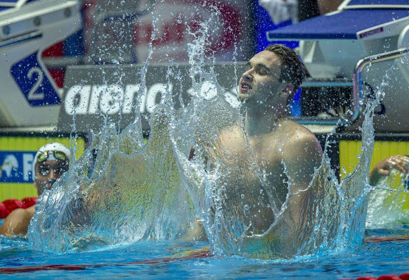 Kình ngư 19 tuổi phá kỷ lục bơi 200m bướm của Michael Phelps-7
