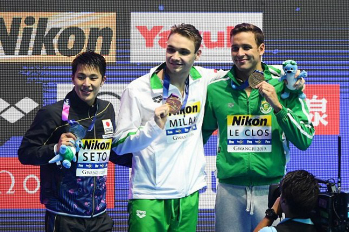 Kình ngư 19 tuổi phá kỷ lục bơi 200m bướm của Michael Phelps-10