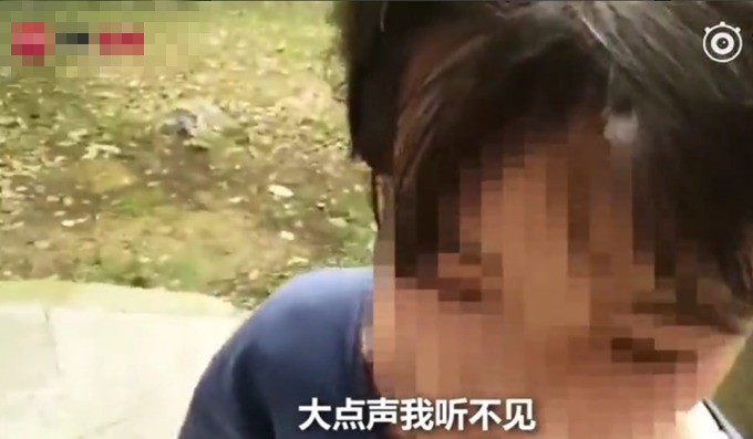 Bé gái bị nhóm bạn bắt quỳ gối và đánh đập, cư dân mạng vừa bức xúc vừa lo lắng về lời tuyên bố của đám trẻ-3