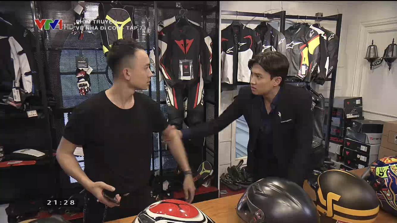 Về nhà đi con: Biểu cảm khó hiểu của Dũng khi đứng phía xa theo dõi Vũ - Thư-2