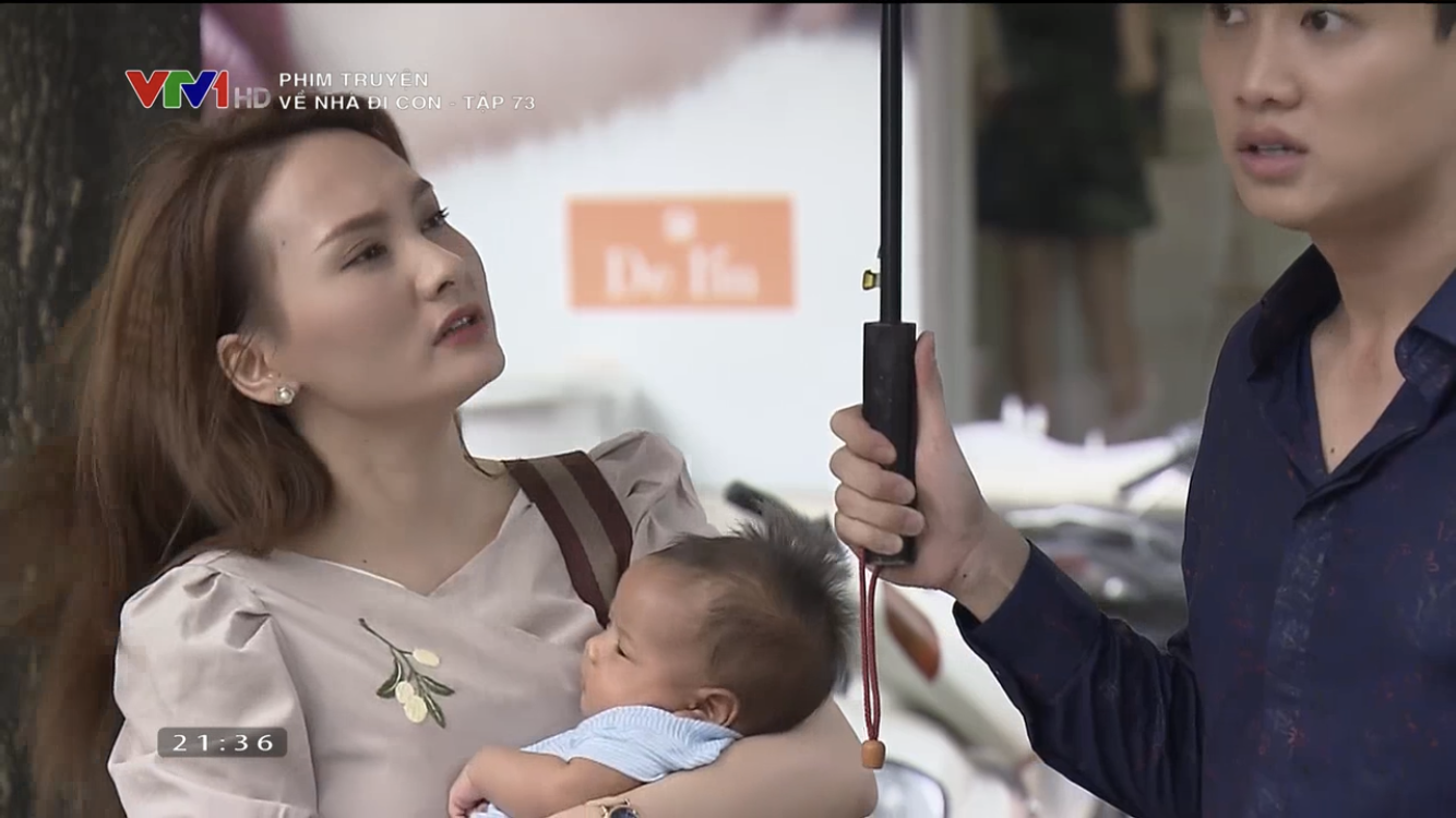 Về nhà đi con: Biểu cảm khó hiểu của Dũng khi đứng phía xa theo dõi Vũ - Thư-7