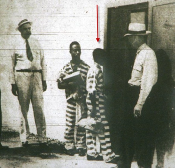 Tử tù trẻ nhất thế giới bị hành hình trên ghế điện: Bị kết án giết người chóng vánh sau 10 phút luận tội, 70 năm sau mới được minh oan-2