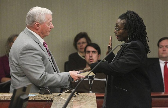 Tử tù trẻ nhất thế giới bị hành hình trên ghế điện: Bị kết án giết người chóng vánh sau 10 phút luận tội, 70 năm sau mới được minh oan-4