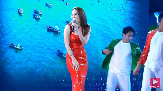 Diện váy bóng lộn: Ngọc Trinh chứng minh được body chuẩn, nhưng bất ngờ là Mỹ Tâm U40 cũng nuột nà không kém-9