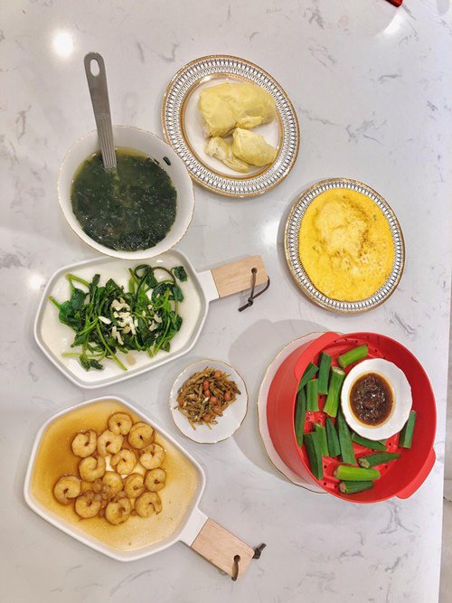 8 tuổi, con gái MC Diệp Chi trổ tài nấu ăn giúp mẹ, thành quả không thể tuyệt vời hơn-7