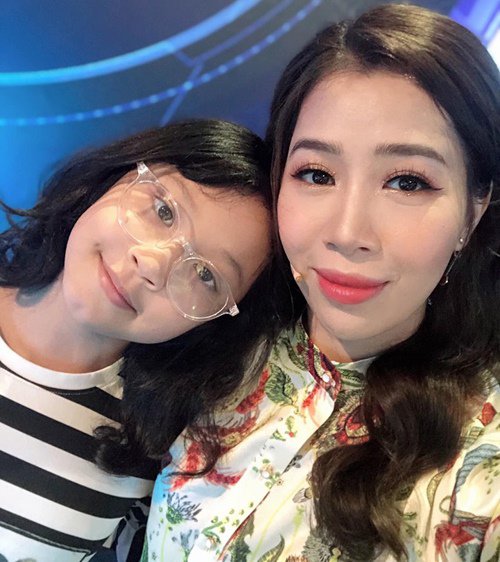 8 tuổi, con gái MC Diệp Chi trổ tài nấu ăn giúp mẹ, thành quả không thể tuyệt vời hơn-8