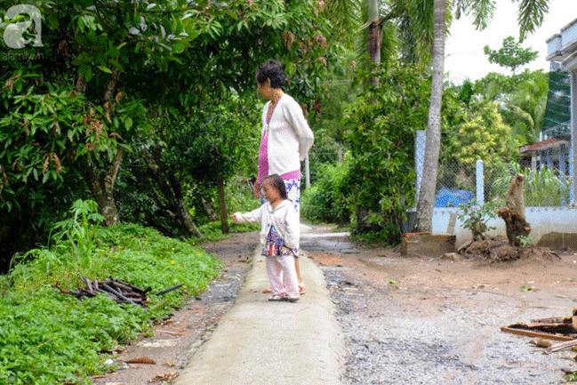 Cô bé tí hon 17 tuổi chỉ nặng 9kg và ước mơ: Em muốn làm họa sĩ để vẽ mọi thứ đẹp hơn-6