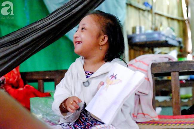 Cô bé tí hon 17 tuổi chỉ nặng 9kg và ước mơ: Em muốn làm họa sĩ để vẽ mọi thứ đẹp hơn-14