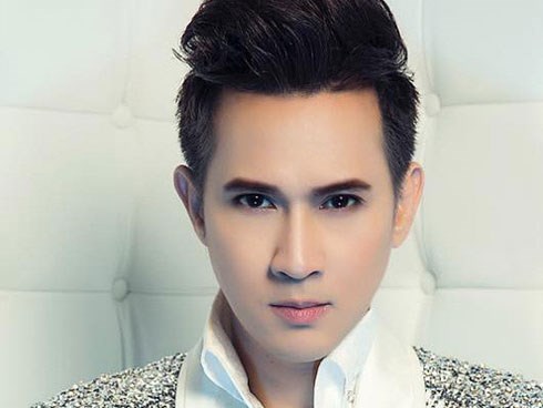 Ca sĩ Nguyên Vũ bị bầu show gạ tình, đề nghị dọn về sống chung 5 năm để lăng xê tên tuổi