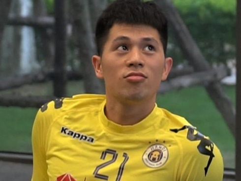 Cụ ông sang đường không đợi, cụ bà vứt xe nằm lăn ra đường dỗi hờn-1