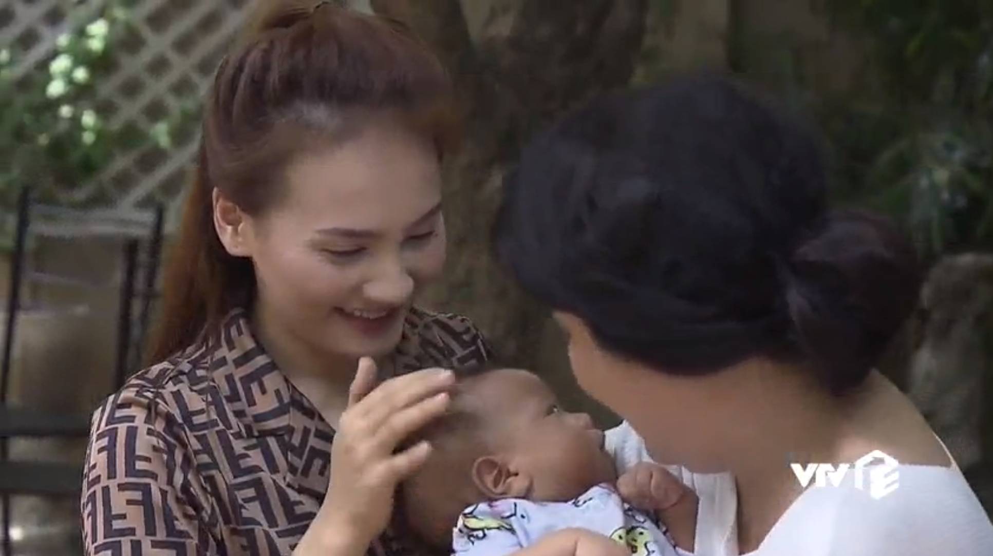 Về nhà đi con: Sang thăm vợ con, Vũ bị dân mạng phát hiện dùng hàng giả thế này bảo sao chẳng bị Thư bơ đẹp-3