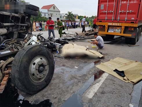 Khởi tố bị can, bắt tạm giam tài xế xe tải bị lật đè tử vong 5 người trên quốc lộ