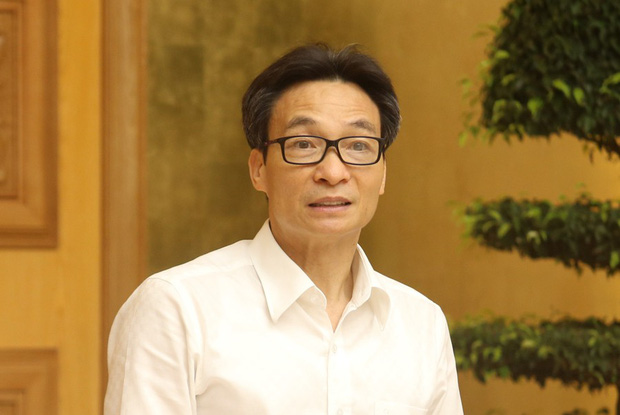 Tất cả vì học sinh thân yêu sao lại để trẻ đội nắng trong lễ khai giảng?-1