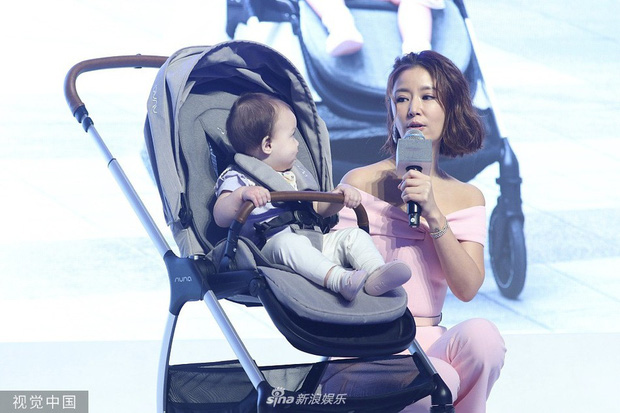 Hình ảnh một trời một vực của Lâm Tâm Như: Hậu trường đẹp hack tuổi, trên sân khấu lộ mặt nhăn nheo-7