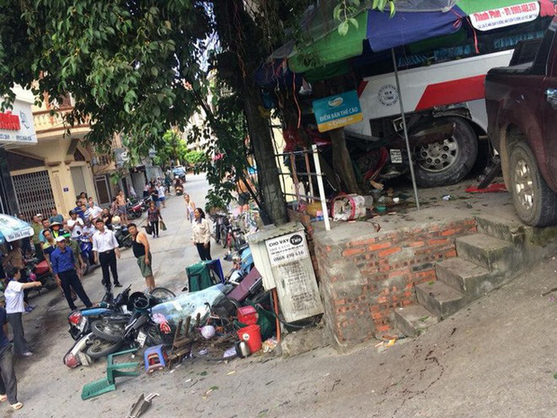 Cận cảnh hiện trường xe khách của nhà xe Đức Hùng gặp nạn khiến 5 người thương vong ở Quảng Ninh-2