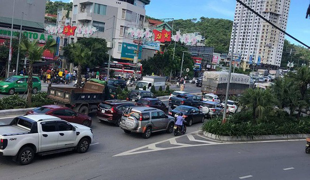 Cận cảnh hiện trường xe khách của nhà xe Đức Hùng gặp nạn khiến 5 người thương vong ở Quảng Ninh-3