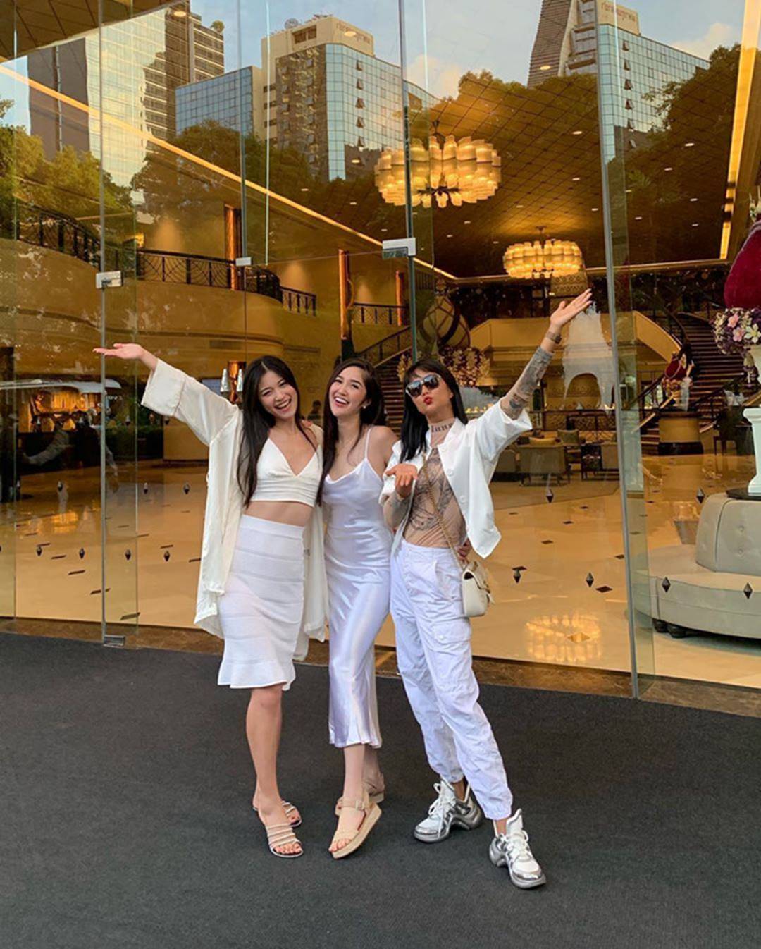 HHen Niê và dàn hoa hậu làm phù dâu trong lễ cưới mỹ nhân Thái Lan-11