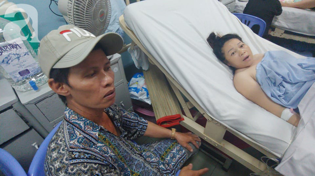 Xót cảnh bé trai 3 tuổi vào viện cùng cha chăm mẹ nguy kịch khi sinh em út-2