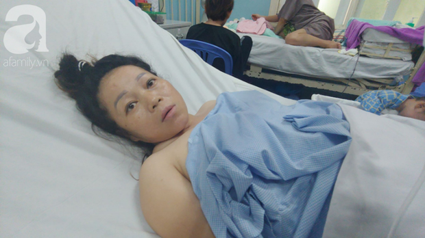 Xót cảnh bé trai 3 tuổi vào viện cùng cha chăm mẹ nguy kịch khi sinh em út-7