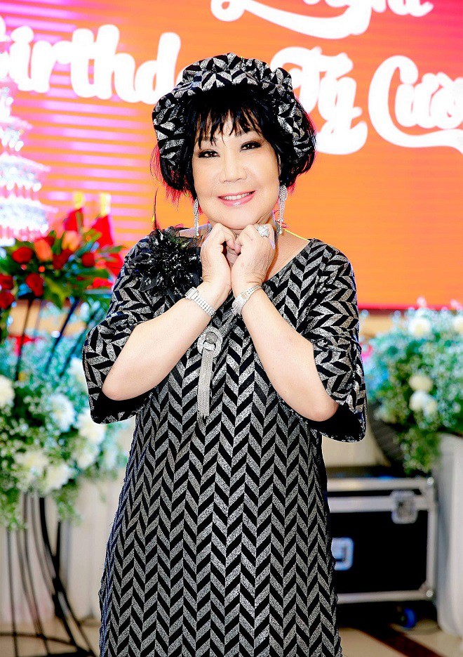 Chuyện đời danh hài Mỹ Chi: 3 lần hôn nhân dang dở, tự làm sính lễ cưới vợ mới cho chồng-4