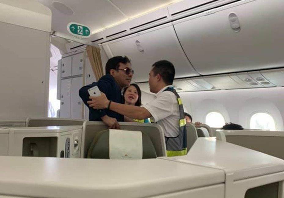 Vụ cô gái bị sàm sỡ trên máy bay Vietnam Airlines: Khách thương gia là đại gia bất động sản-2
