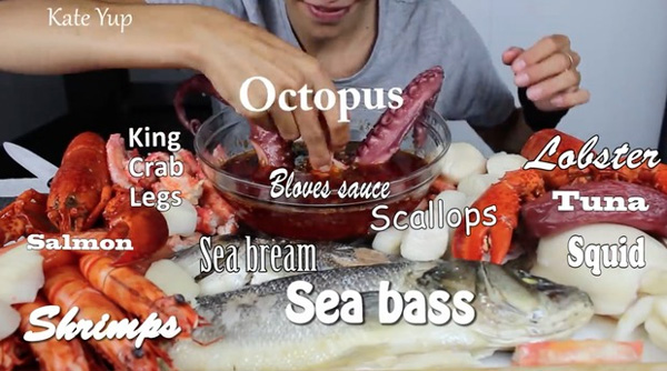 Nghi án nữ YouTuber bị bạo hành nghiêm trọng, phải lén cầu cứu trên chính video Mukbang của mình đang lan truyền khắp mạng xã hội-1