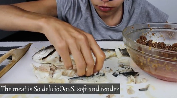 Nghi án nữ YouTuber bị bạo hành nghiêm trọng, phải lén cầu cứu trên chính video Mukbang của mình đang lan truyền khắp mạng xã hội-3