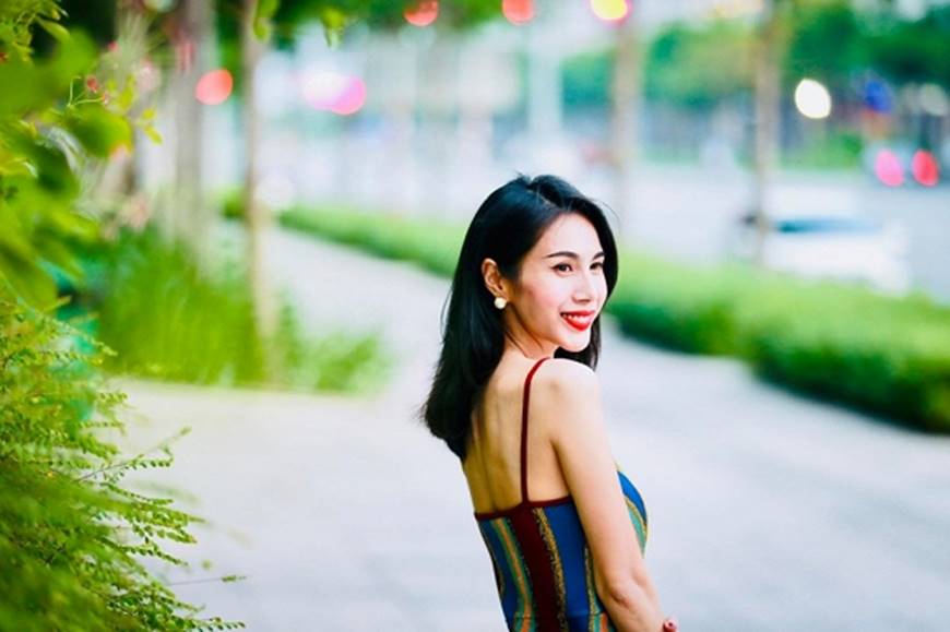 Thủy Tiên diện đầm 2 dây giản dị khoe thân hình đúng chuẩn mình hạc xương mai-1