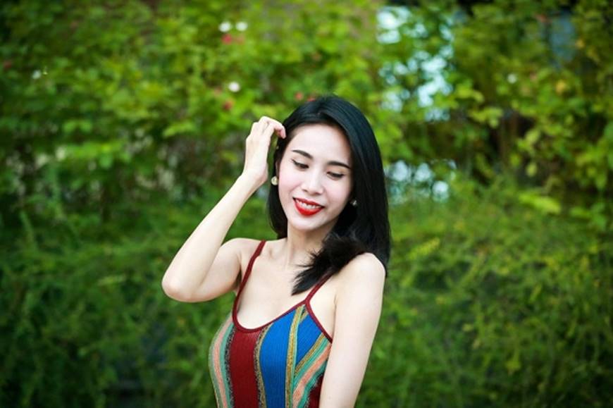 Thủy Tiên diện đầm 2 dây giản dị khoe thân hình đúng chuẩn mình hạc xương mai-5