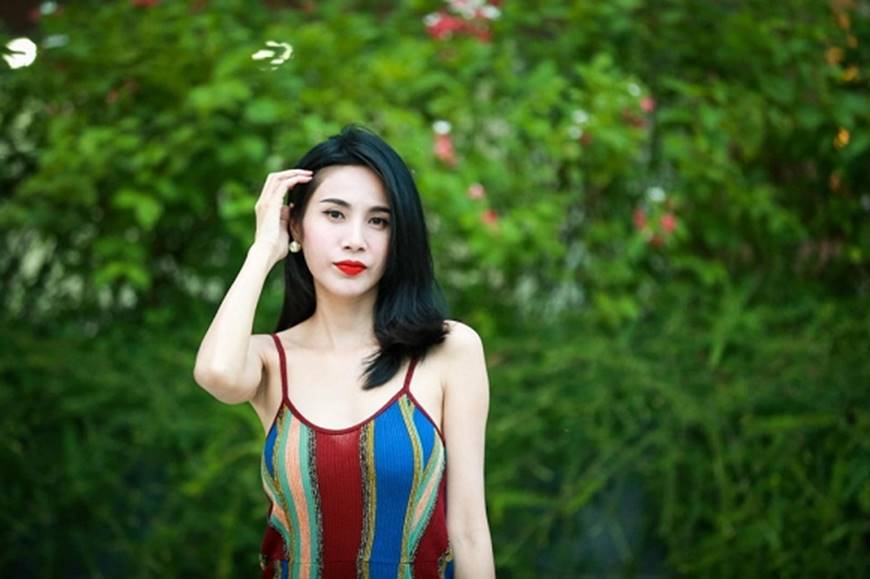 Thủy Tiên diện đầm 2 dây giản dị khoe thân hình đúng chuẩn mình hạc xương mai-6