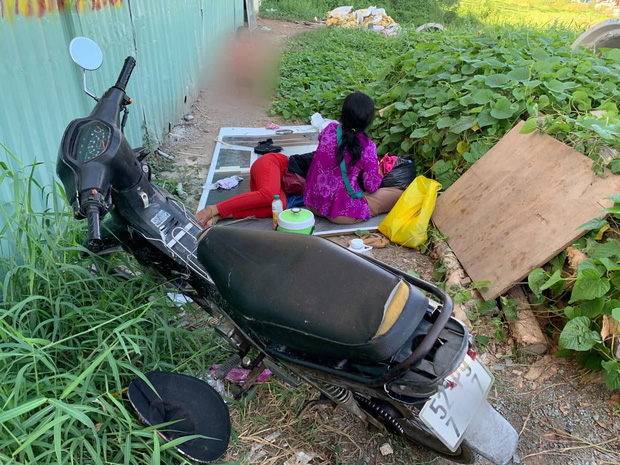 Phẫn nộ hình ảnh 2 người phụ nữ nằm phè phỡn” đếm tiền, chăn dắt” trẻ em và nhóm giả tu hành đi ăn xin ở Sài Gòn-5