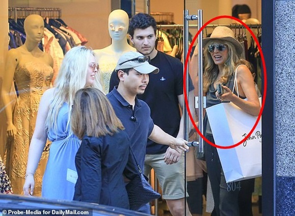 Dư luận ngỡ ngàng với nhan sắc của mẹ Tiffany Trump, khác con gái phì nhiêu” một trời một vực với vẻ ngoài trẻ như gái đôi mươi-2