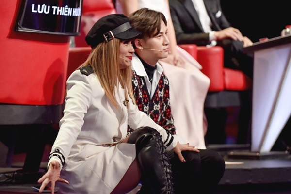 Hoa hậu Hương Giang khẩu chiến với đàn chị trên ghế nóng The Voice Kids, chưa bao giờ nàng Hậu dữ dằn đến thế-10