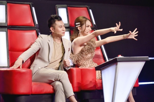 Hoa hậu Hương Giang khẩu chiến với đàn chị trên ghế nóng The Voice Kids, chưa bao giờ nàng Hậu dữ dằn đến thế-11