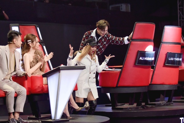 Hoa hậu Hương Giang khẩu chiến với đàn chị trên ghế nóng The Voice Kids, chưa bao giờ nàng Hậu dữ dằn đến thế-12