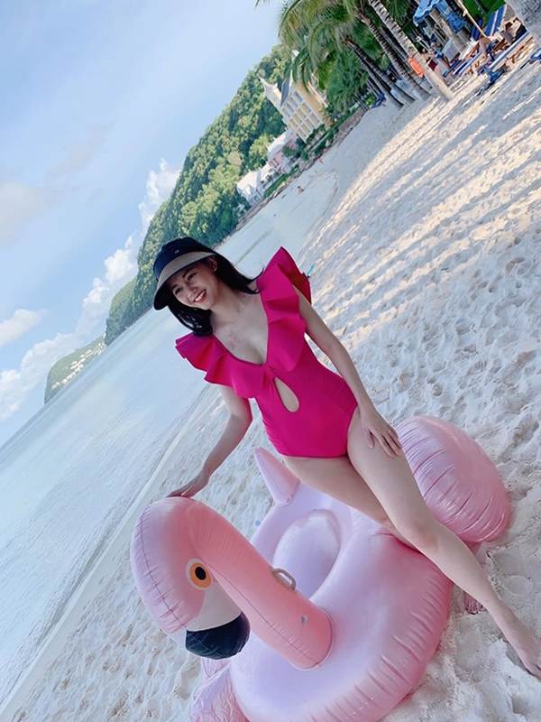 Á hậu Thanh Tú, Hoa hậu Hà Kiều Anh thiêu đốt bãi biển với bikini-1