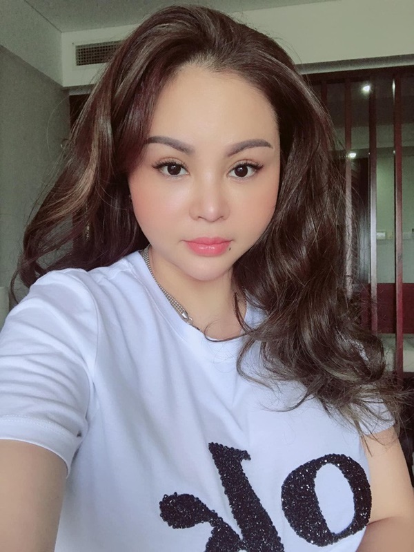 Bị chê phẫu thuật thẩm mỹ hỏng, Lê Giang tung bằng chứng khoe nhan sắc vẫn xinh đẹp, gay gắt đáp trả: Tôi sẽ gặp bạn để hỏi tội-4