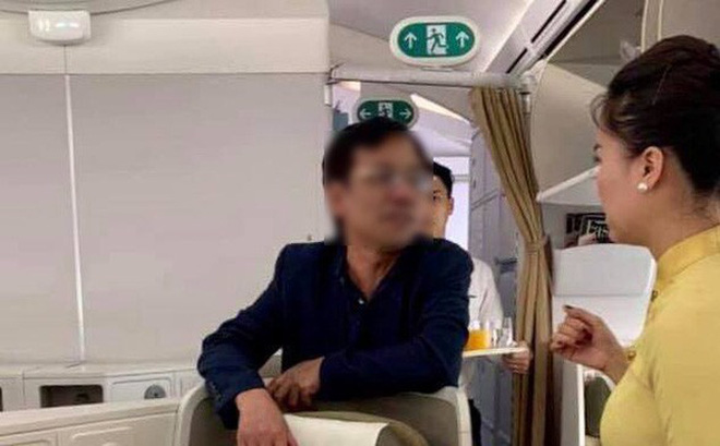 Đại gia phủ nhận sàm sỡ” nữ hành khách trên máy bay, lý giải do bị té trượt-1