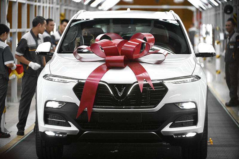 VinFast bàn giao lô xe Lux SA2.0 và Lux A2.0 đầu tiên cho khách hàng-2