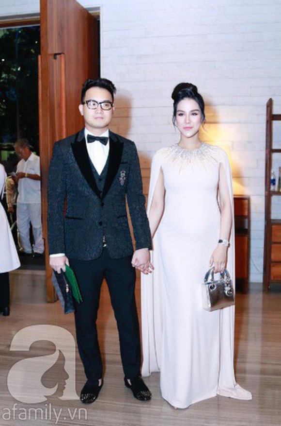 Đám cưới Cường Đô La và Đàm Thu Trang: Cô dâu diện váy cưới khoe vai trần cực xinh đẹp bên chú rể điển trai, dàn khách mời đổ bộ-11