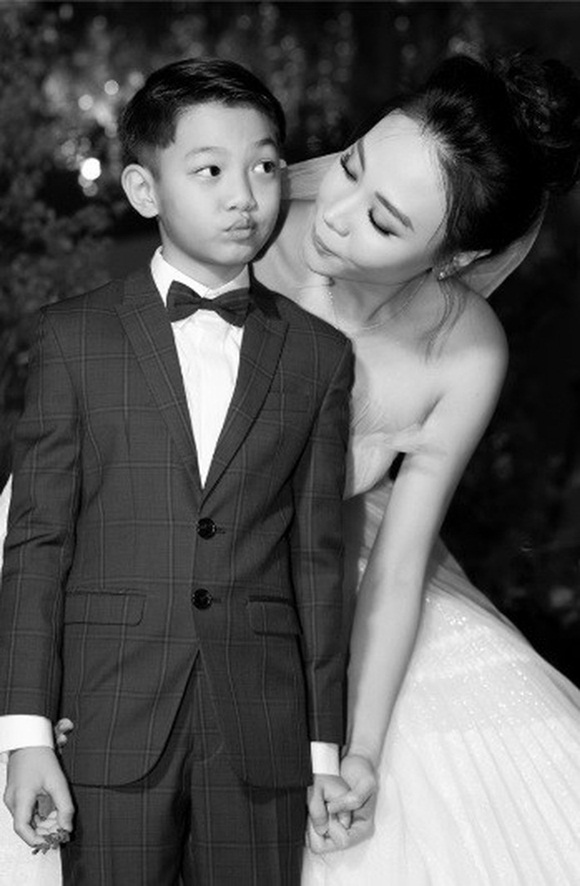 Đám cưới Cường Đô La và Đàm Thu Trang: Cô dâu diện váy cưới khoe vai trần cực xinh đẹp bên chú rể điển trai, dàn khách mời đổ bộ-4