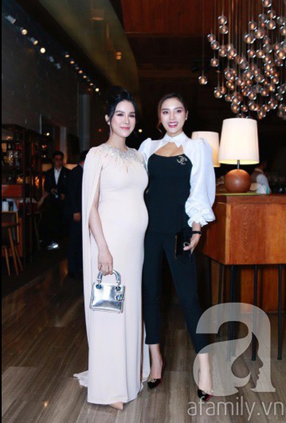 Đám cưới Cường Đô La và Đàm Thu Trang: Cô dâu diện váy cưới khoe vai trần cực xinh đẹp bên chú rể điển trai, dàn khách mời đổ bộ-17