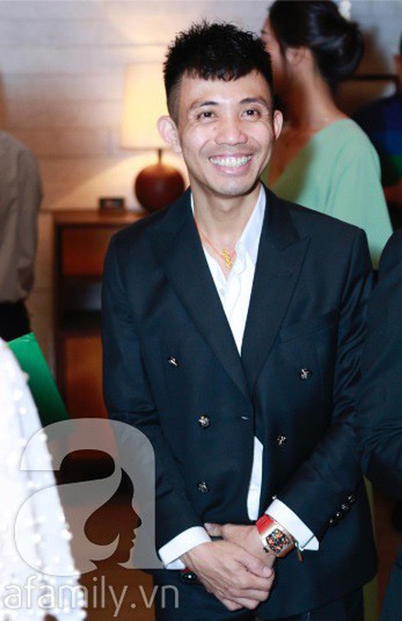 Đám cưới Cường Đô La và Đàm Thu Trang: Cô dâu diện váy cưới khoe vai trần cực xinh đẹp bên chú rể điển trai, dàn khách mời đổ bộ-18