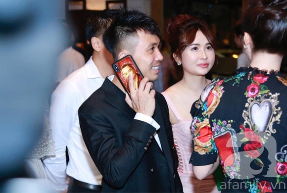 Đám cưới Cường Đô La và Đàm Thu Trang: Cô dâu diện váy cưới khoe vai trần cực xinh đẹp bên chú rể điển trai, dàn khách mời đổ bộ-19