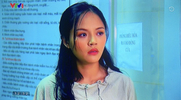 Về nhà đi con: Chuyện gì đang xảy ra thế này, Quốc được gái hôn, Huệ sốc nặng thấy Thành đi cấp cứu?-4