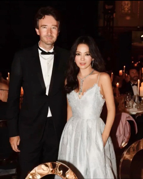 Song Hye Kyo trước và sau ly hôn: Từ nữ thần thuần khiết nhưng bảo thủ trở thành mỹ nhân táo bạo, gợi cảm-7