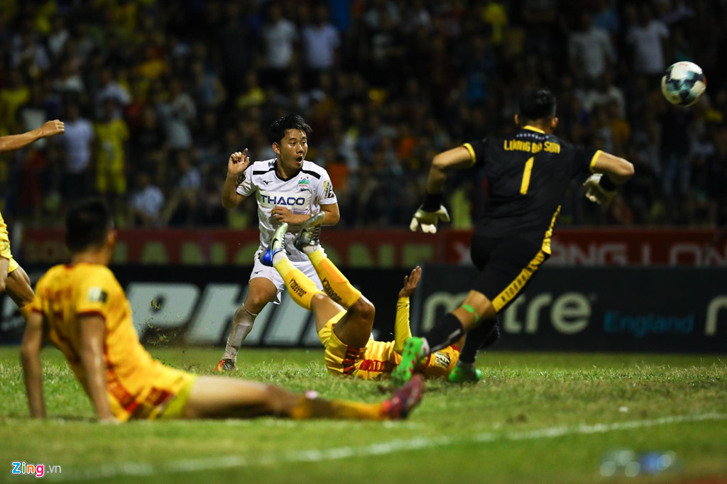 Xuân Trường lập cú đúp, cãi trọng tài trong 90 phút đầy biến cố-9