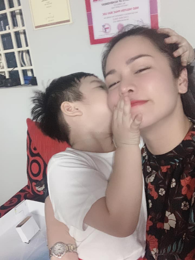 Sau vụ bị trộm 5 tỷ đồng, Nhật Kim Anh lại gây xót xa khi tiết lộ phải đợi suốt 7 tiếng đồng hồ để gặp con trai-1