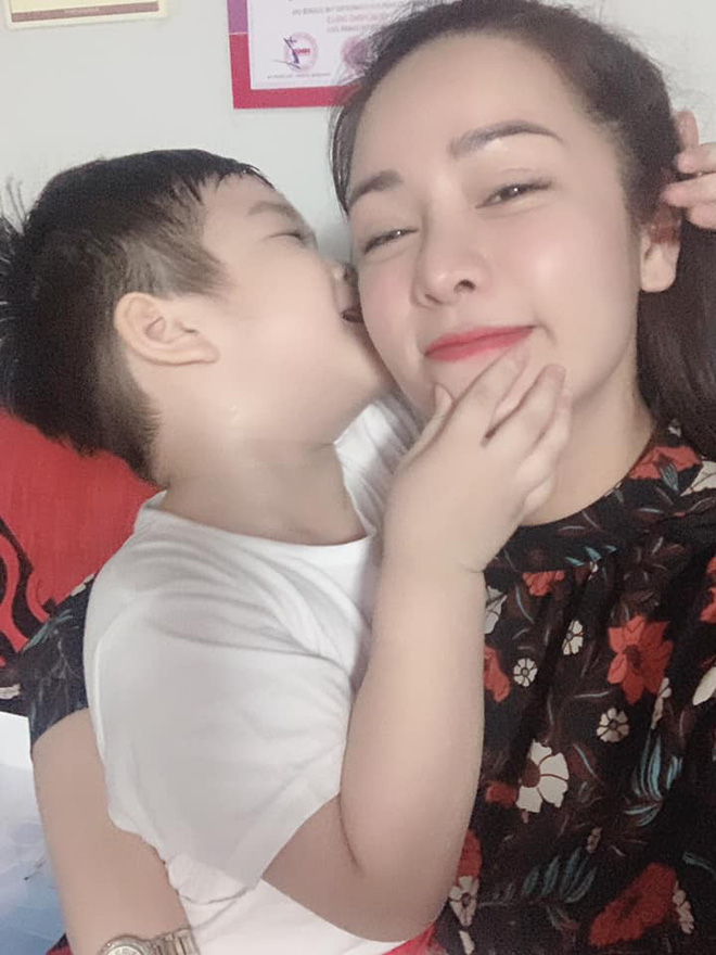 Sau vụ bị trộm 5 tỷ đồng, Nhật Kim Anh lại gây xót xa khi tiết lộ phải đợi suốt 7 tiếng đồng hồ để gặp con trai-2